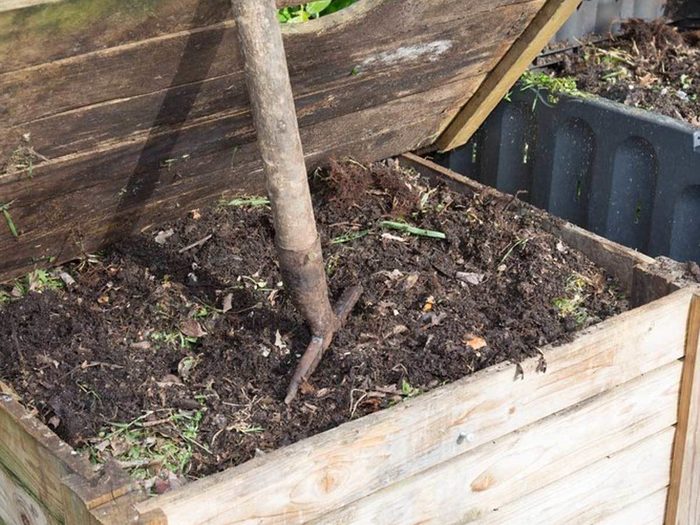 dfh17sep038_614626340_10-1200x1200 composting bin