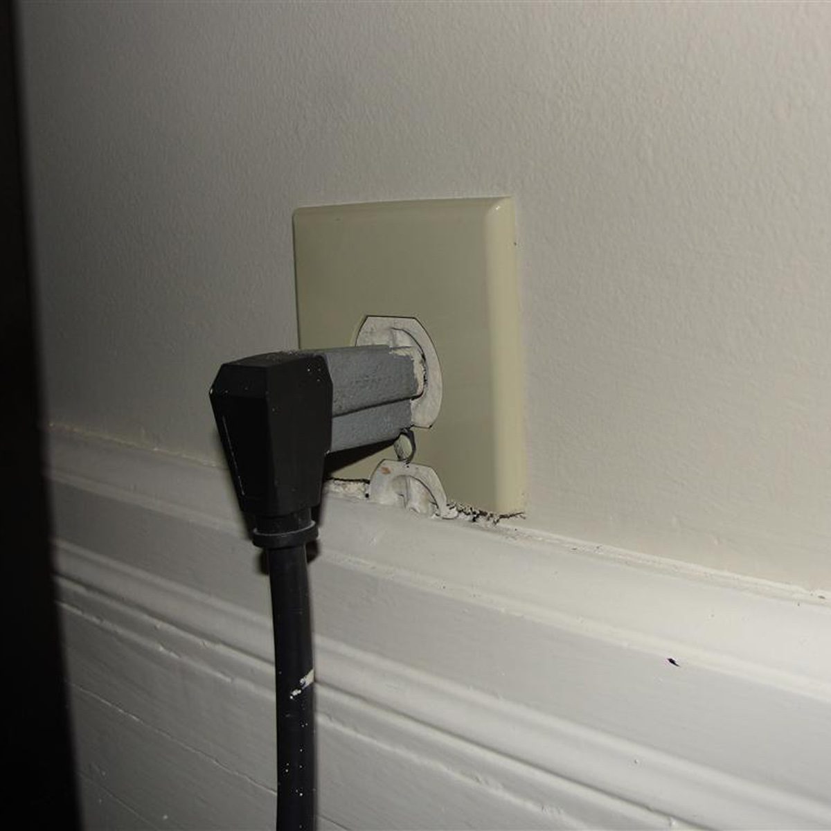 Half-Hidden Outlet