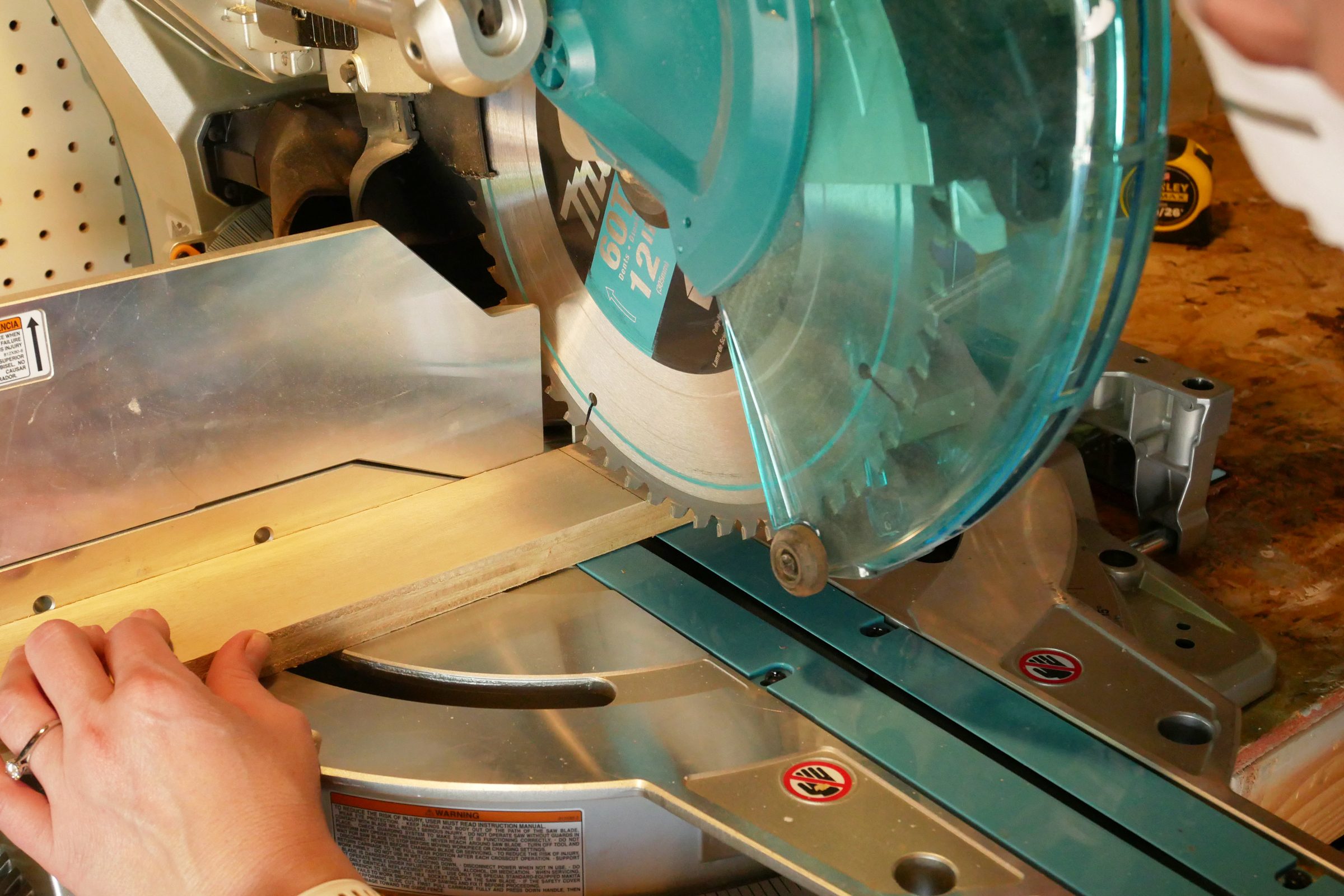 Step 1 B Lineupblade1cama How To Use A Miter Saw Brittany Joyner For Fhm Jvedit