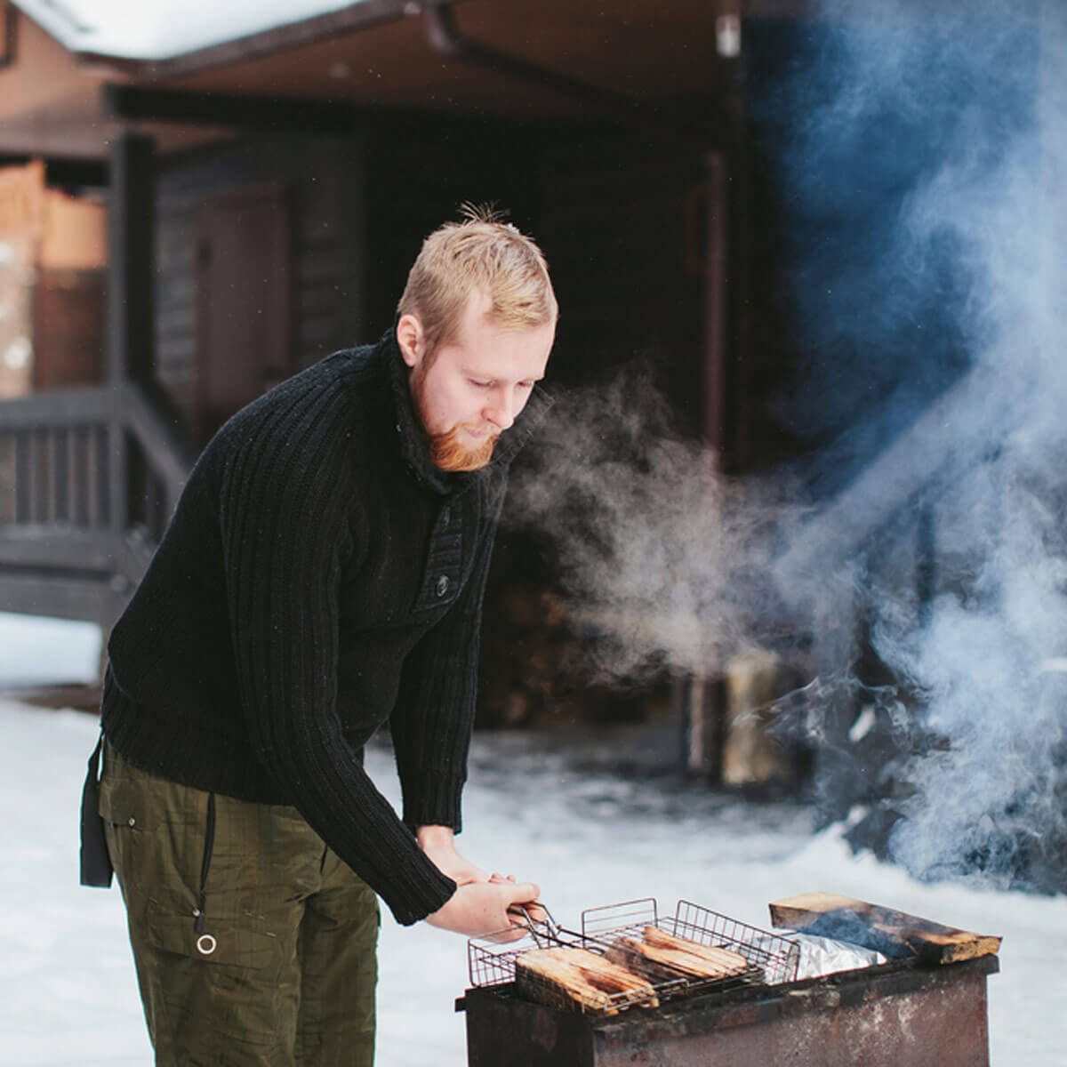 shutterstock_364592408 winter grilling outside