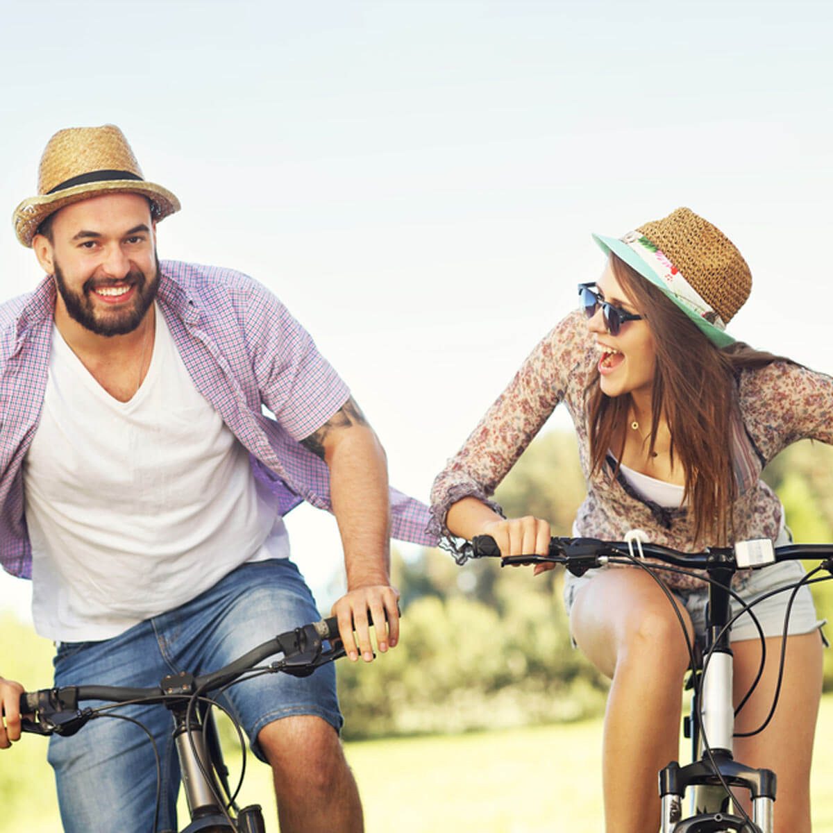 shutterstock_443128585 riding bikes vacation