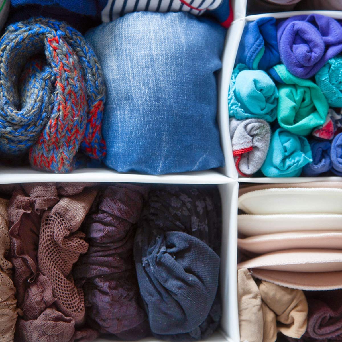 shutterstock_565722643 closet organization storage