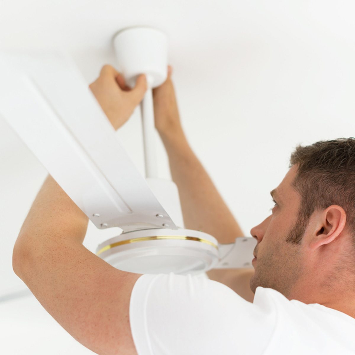 shutterstock_736362115 install ceiling fan