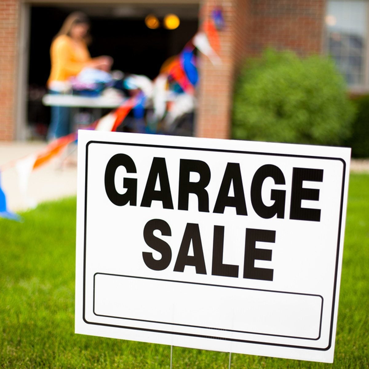 garage sale sign