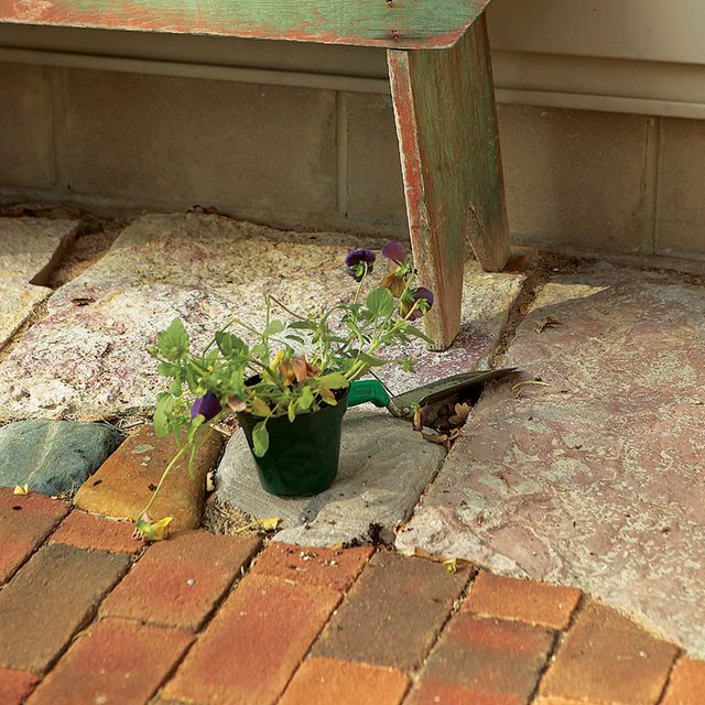 FH04MAR_05042_040-1200 brick and stone pathway