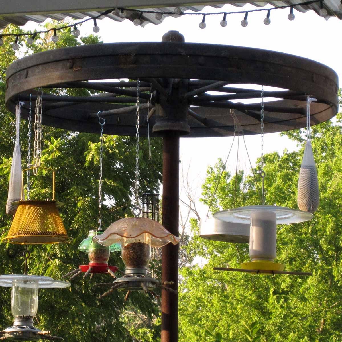 Wagon-Wheel-Bird-Feeder
