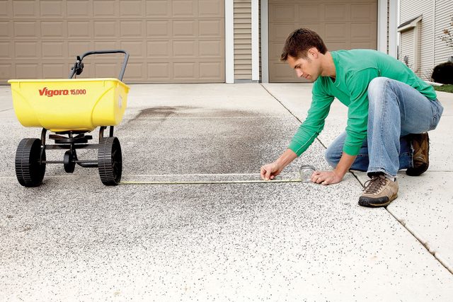 A person measuring distance through measuring tape