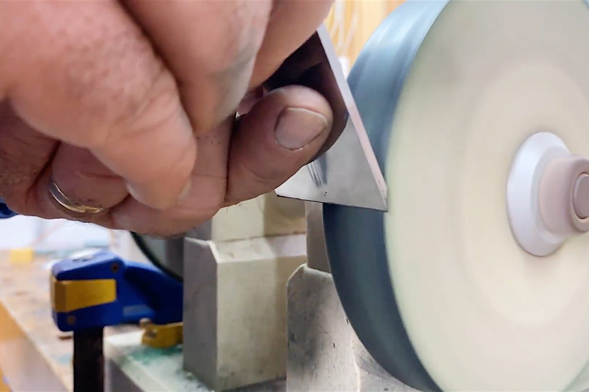 Honing the blade bevel