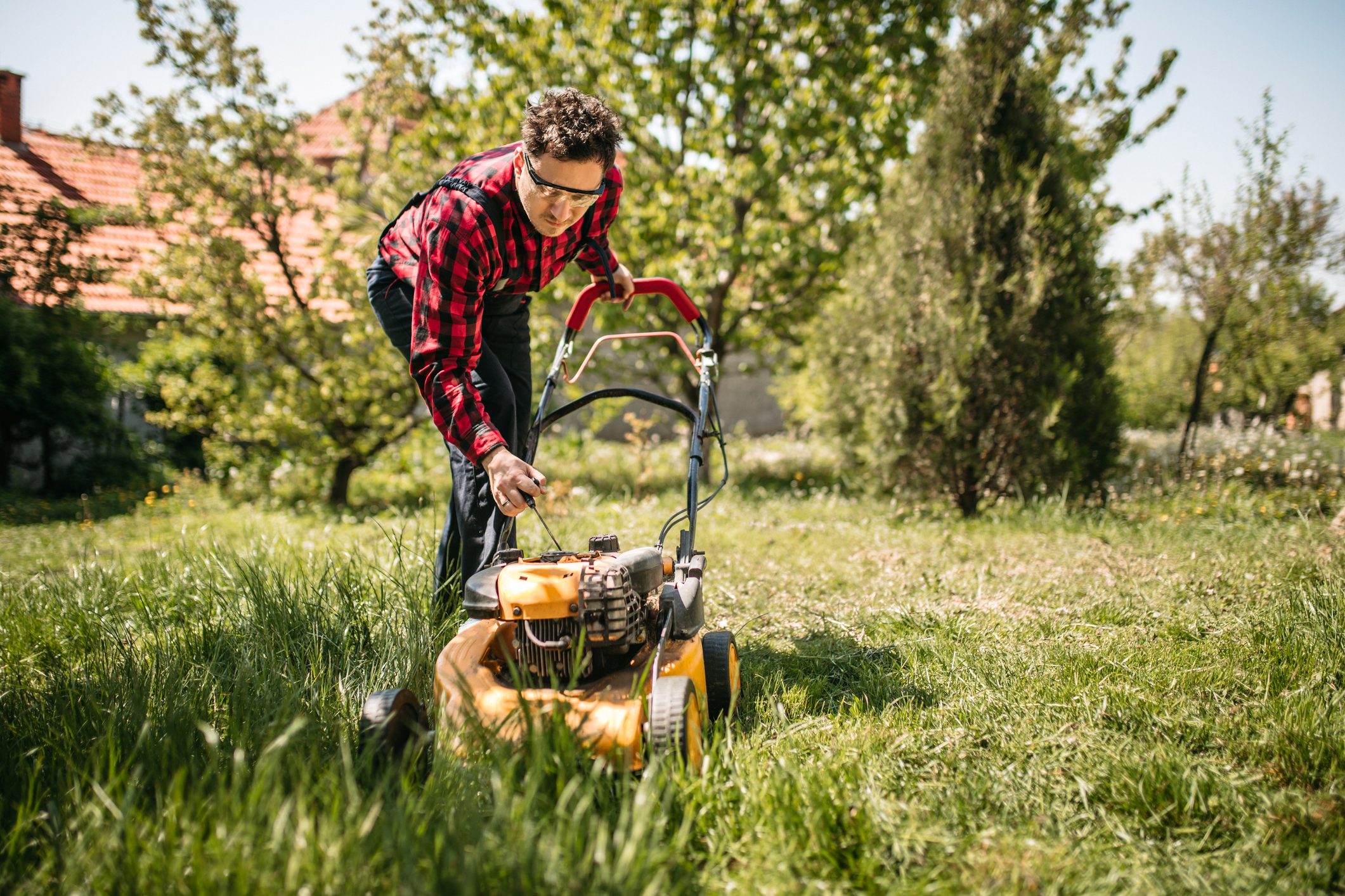 12 Most Common Lawn Mower Problems and How to Fix Them