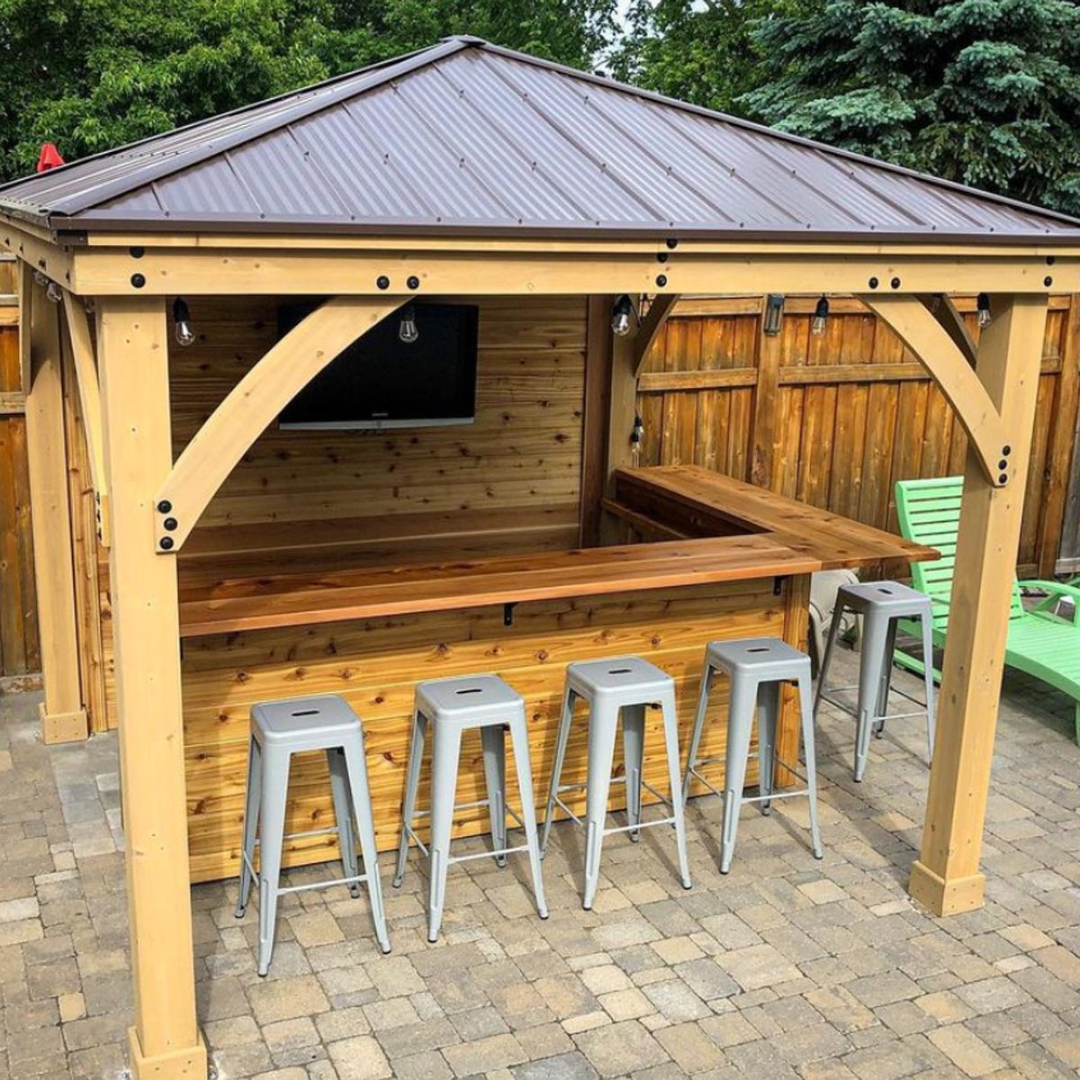 Outdoor Bar Courtesy @aevilleneuve Via Instagram