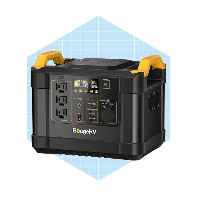 A portable power station displays multiple output ports and controls, actively providing energy, set against a light blue grid background.