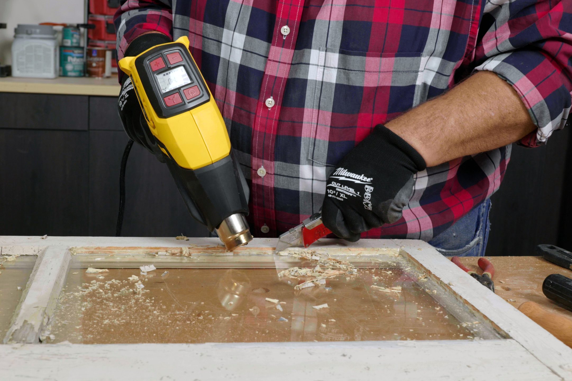 Fhmvs23 Mf 06 23 Replacingglass Step1