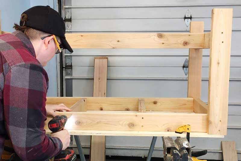 Step 6c Add the table top support pieces