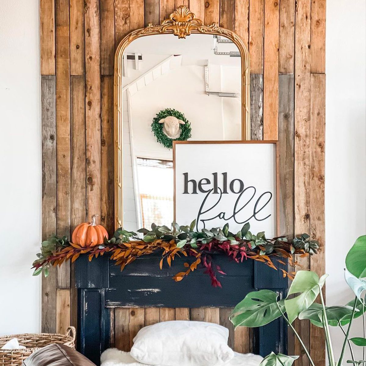 Vertical Reclaimed Wood Backdrop courtesy jessicajoylarson