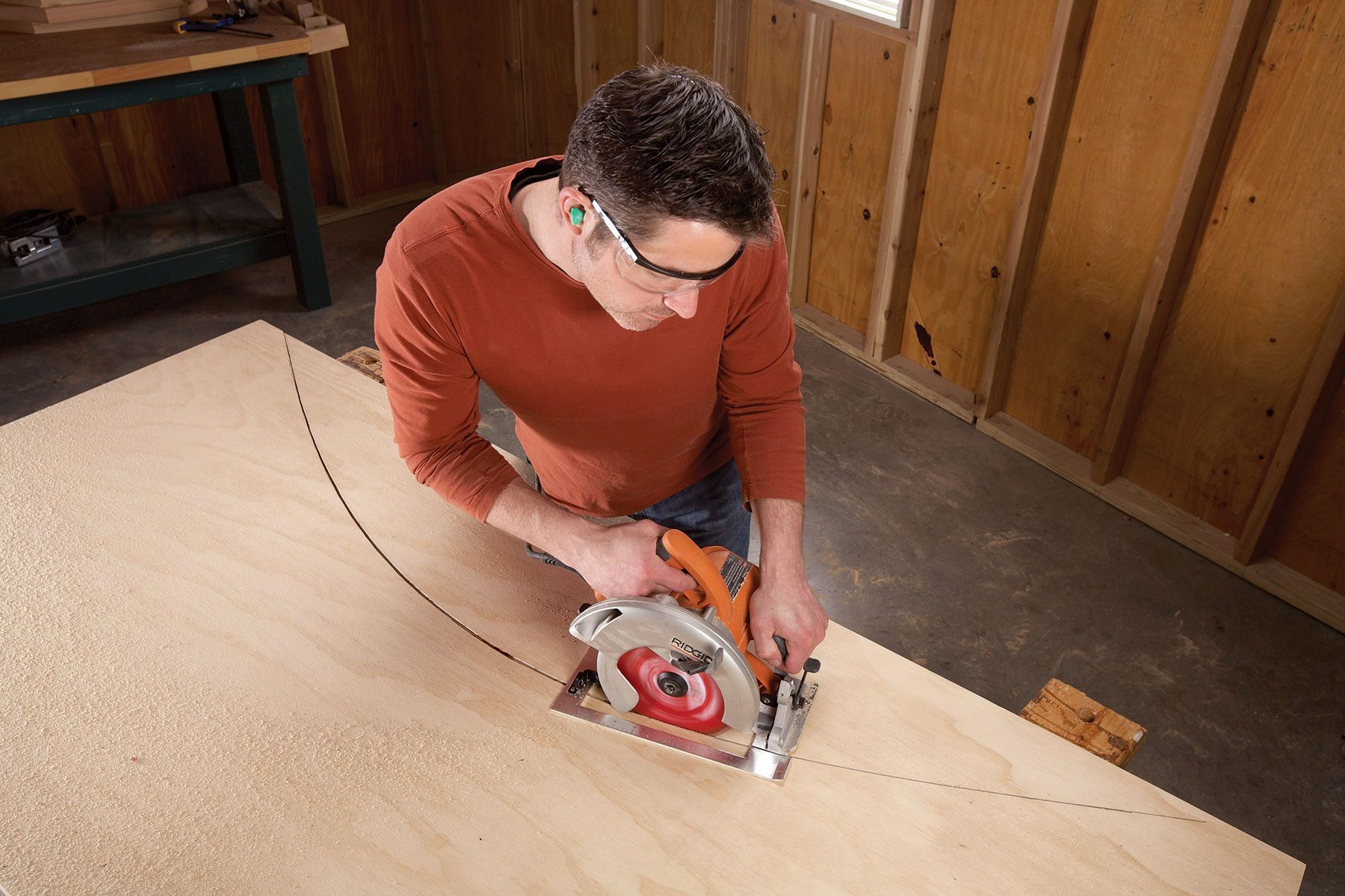 Cutting Gradual Curves with a Circular Saw