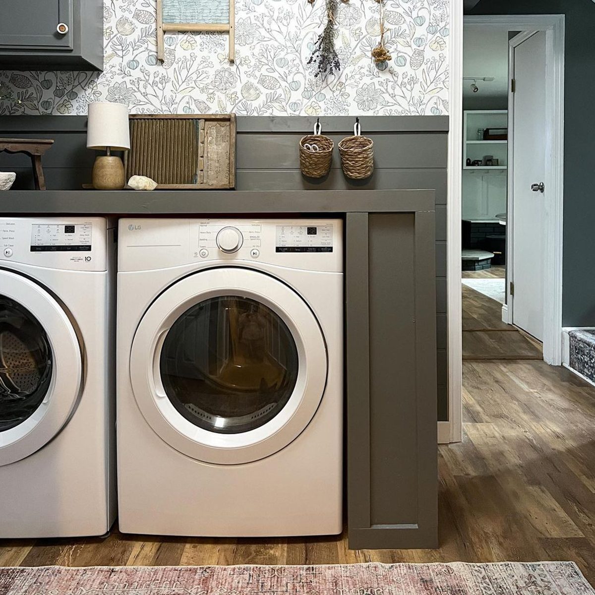 10 Laundry Room Countertop Ideas You