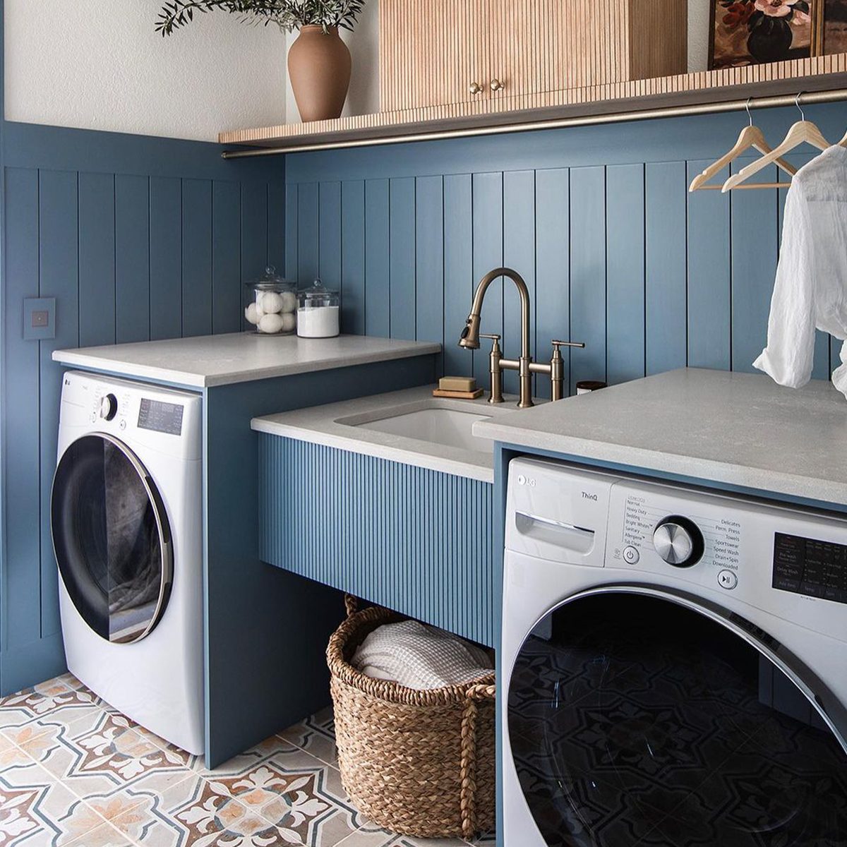 10 Laundry Room Countertop Ideas You