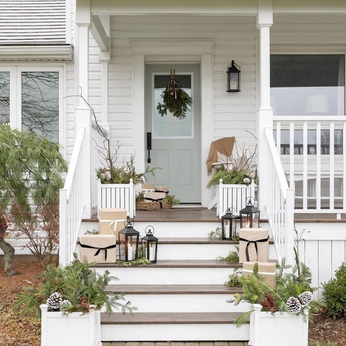 9 Front Porch Christmas Decor Ideas