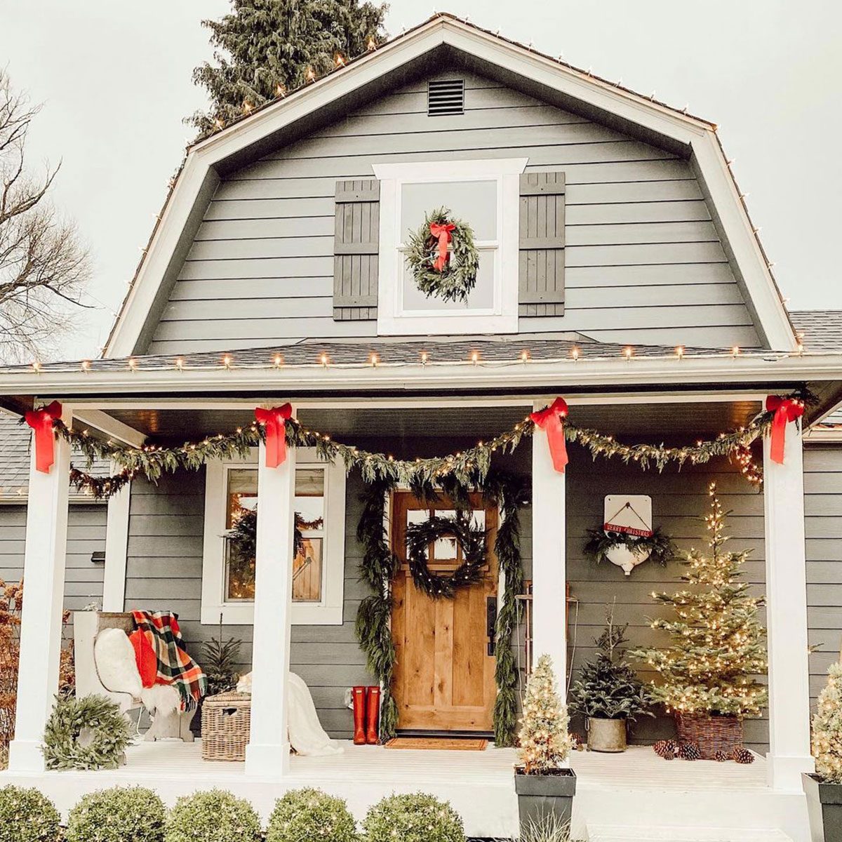 9 Front Porch Christmas Decor Ideas