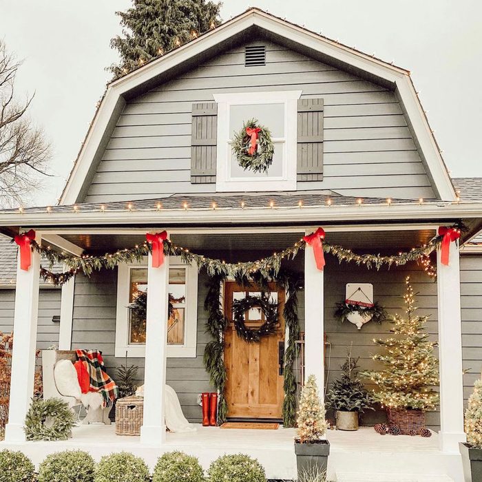 9 Front Porch Christmas Decor Ideas