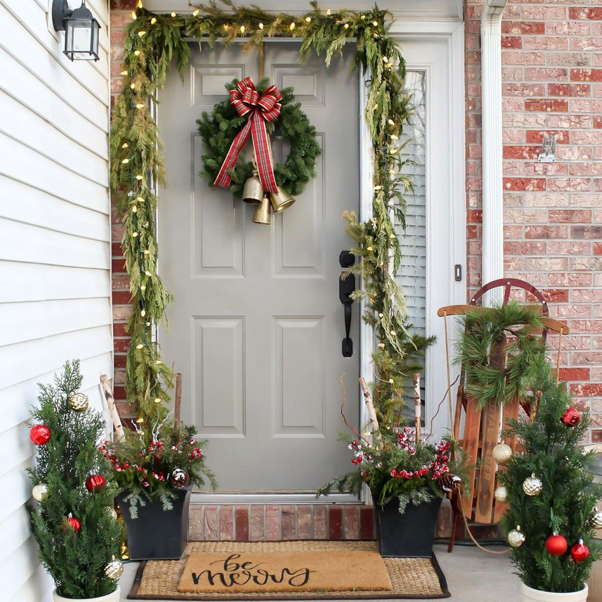 9 Front Porch Christmas Decor Ideas