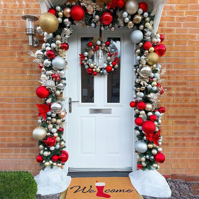 9 Front Porch Christmas Decor Ideas