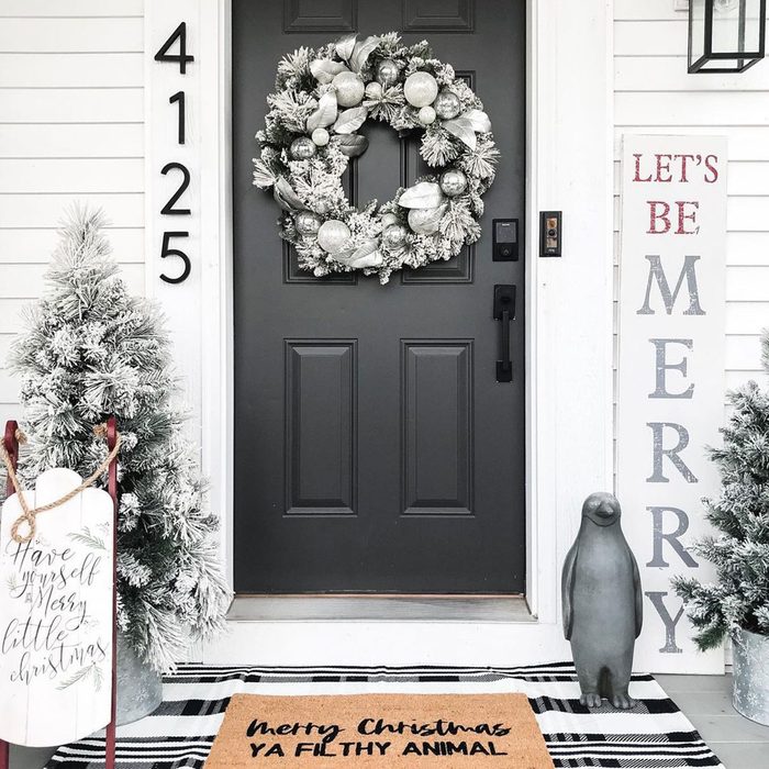 9 Front Porch Christmas Decor Ideas
