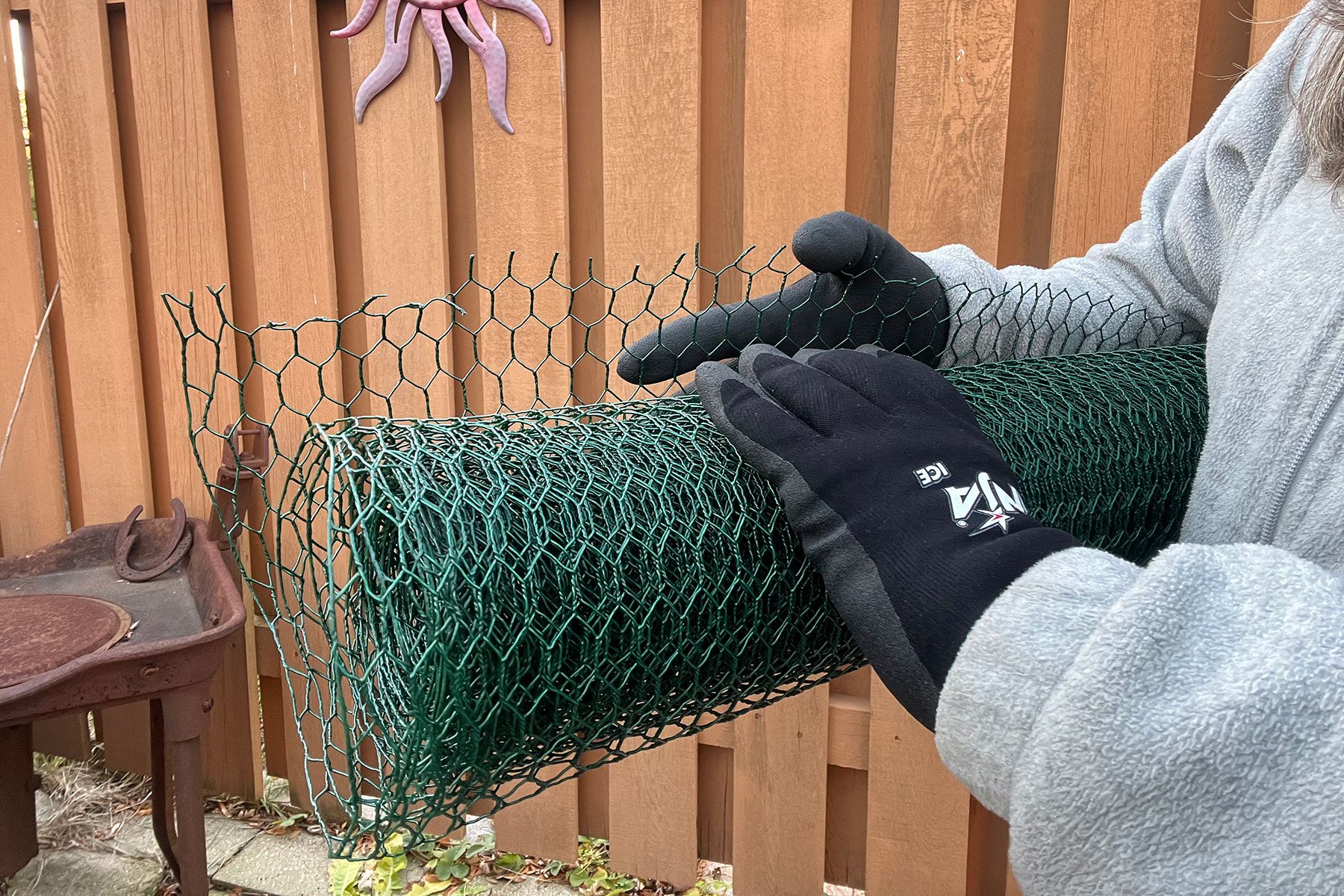 Holding wire roll while wearing gloves