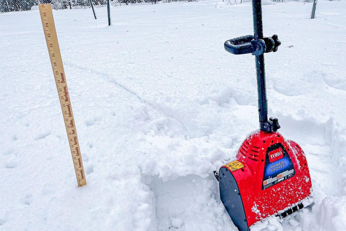 Toro Corded Power Shovel with ruler on the side