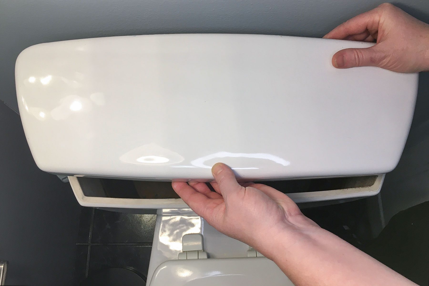 Removing the lid of toilet
