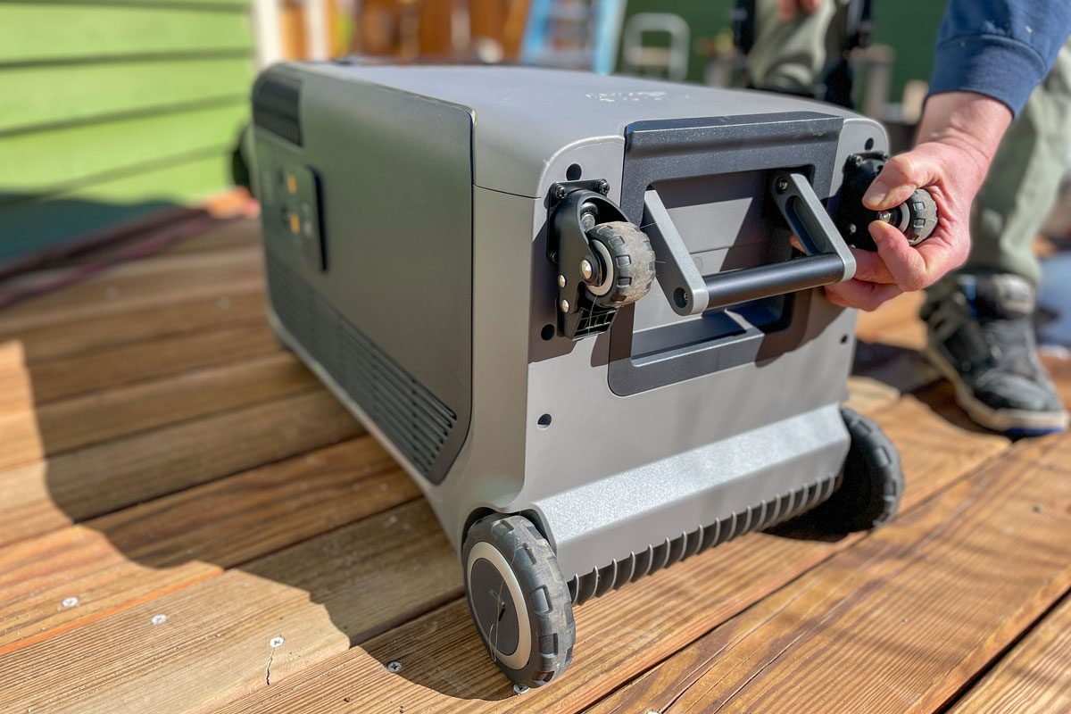 Ankers Solix F3800 Portable Power Station wheels closeup