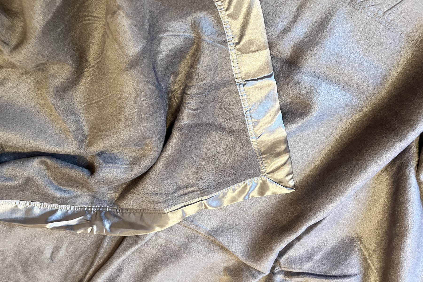 Grey Cariloha Sheets with a silver trim