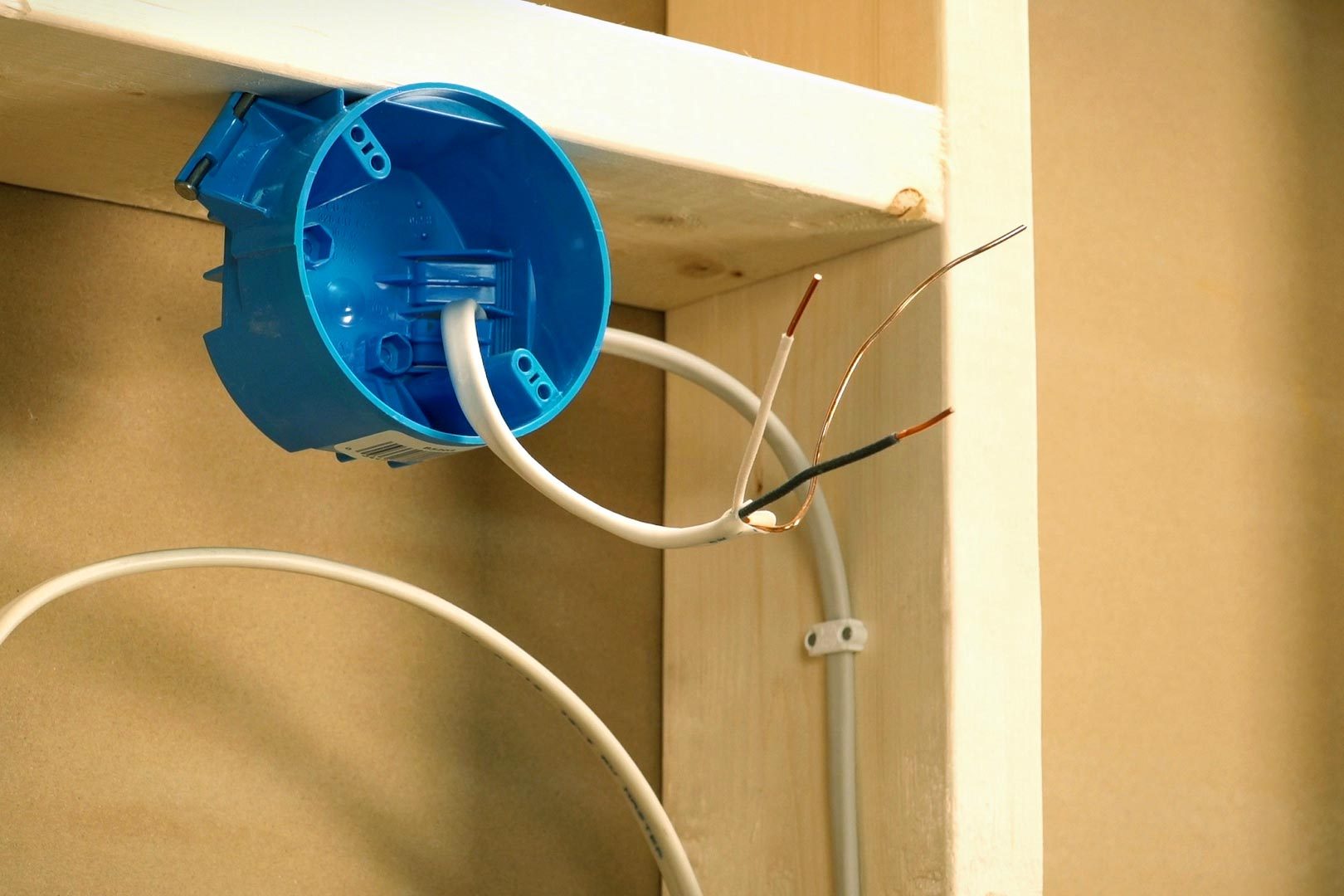 Fhmvs24 Mf 02 08 Wire3waylightswitch 13