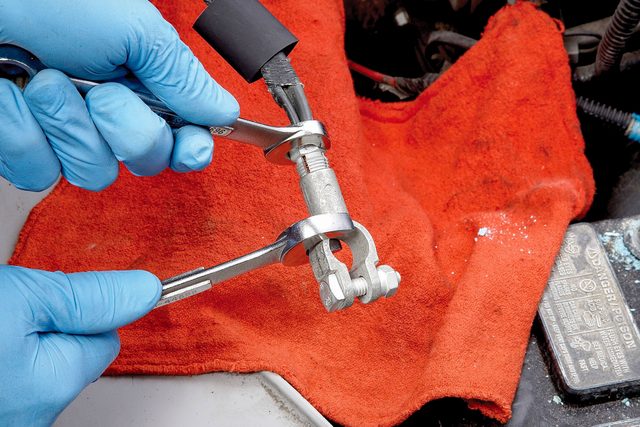 How To Replace The Battery Terminals In Your Car Fh10jau 510 13 024 Ksedit