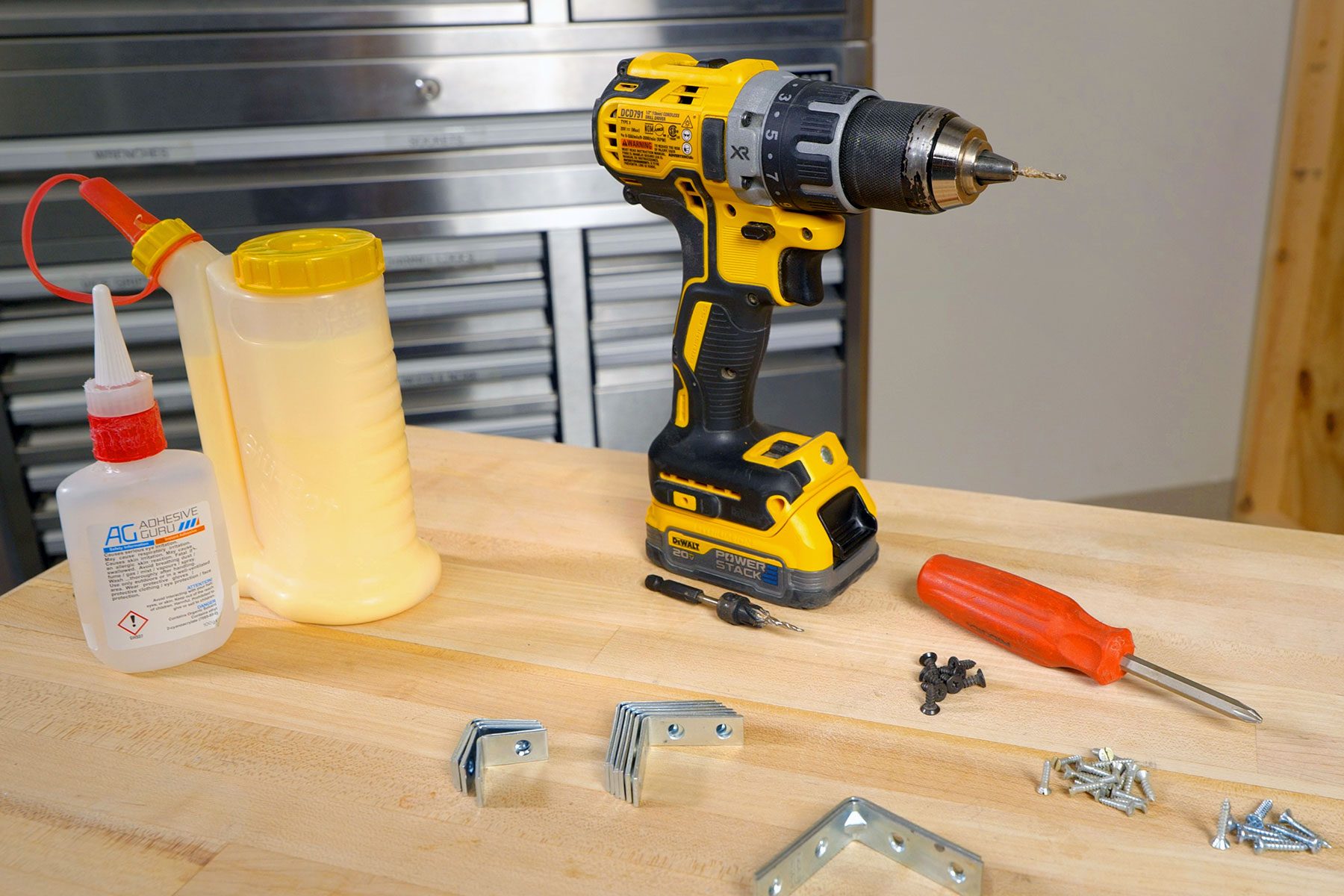 Tools and other mAterials kept on table 