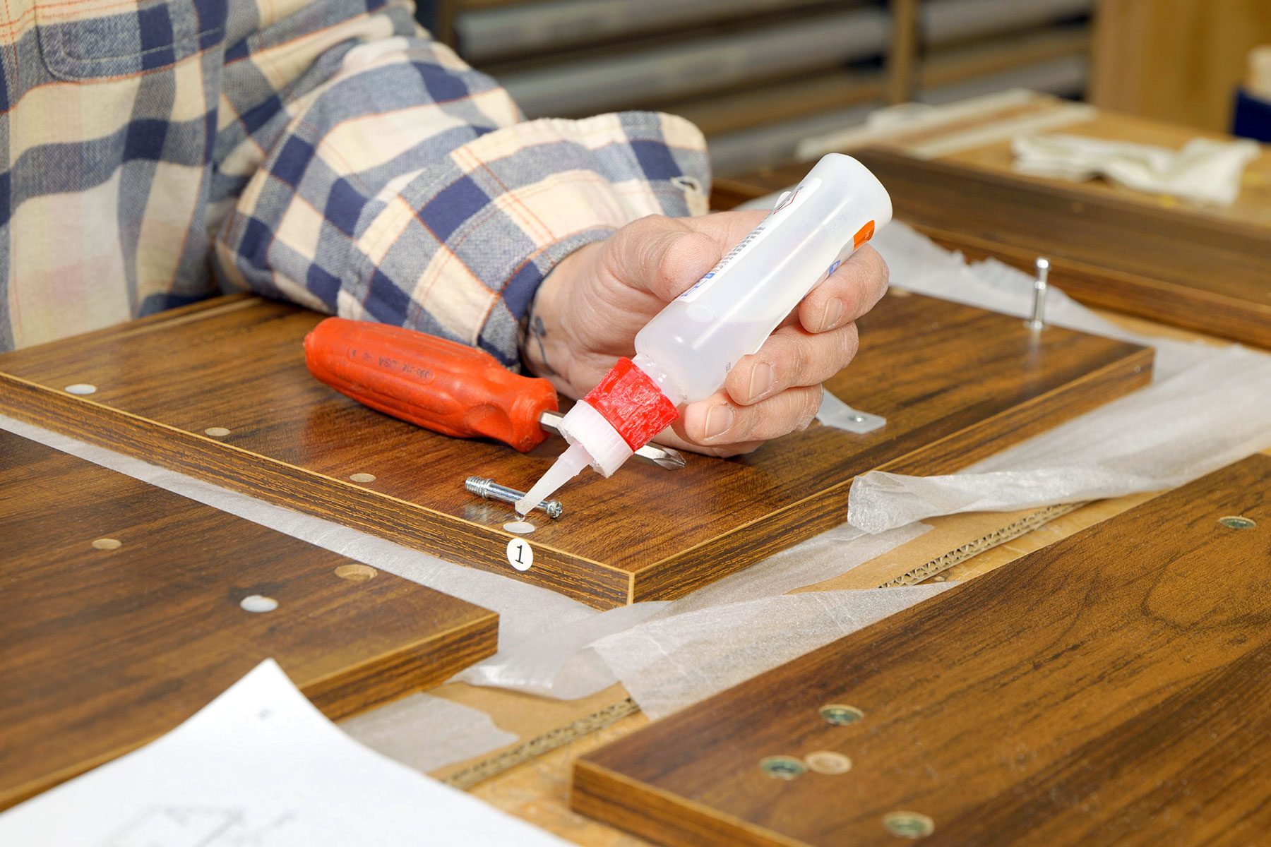 Applying glue on screws