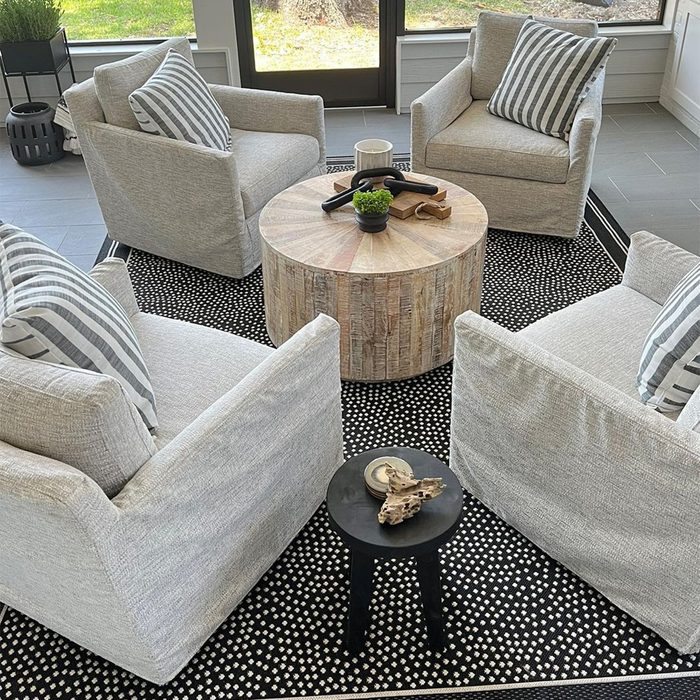 9 Cozy Screened In Porch Ideas Modern Luxe Courtesy @nestingplaceinteriors Instagram