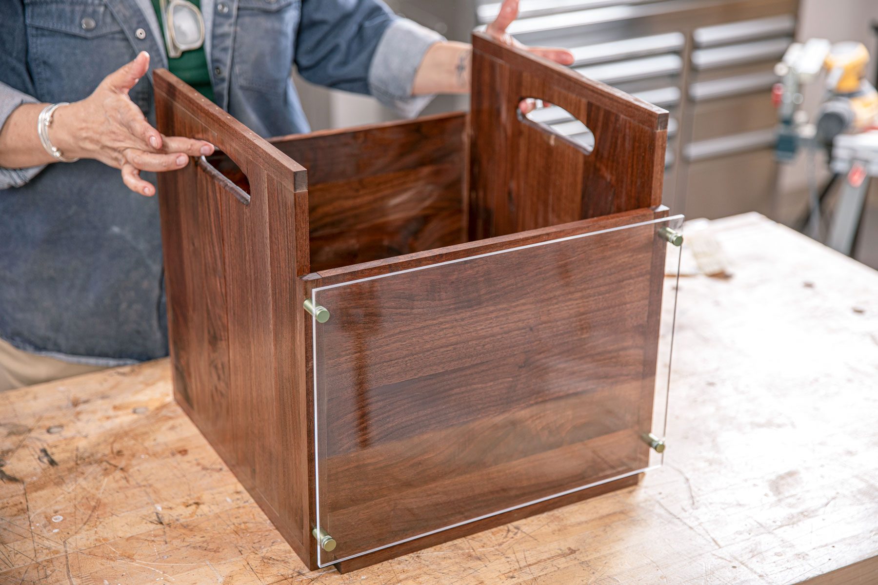 Show Off Your Records with This DIY Wooden Crate Display