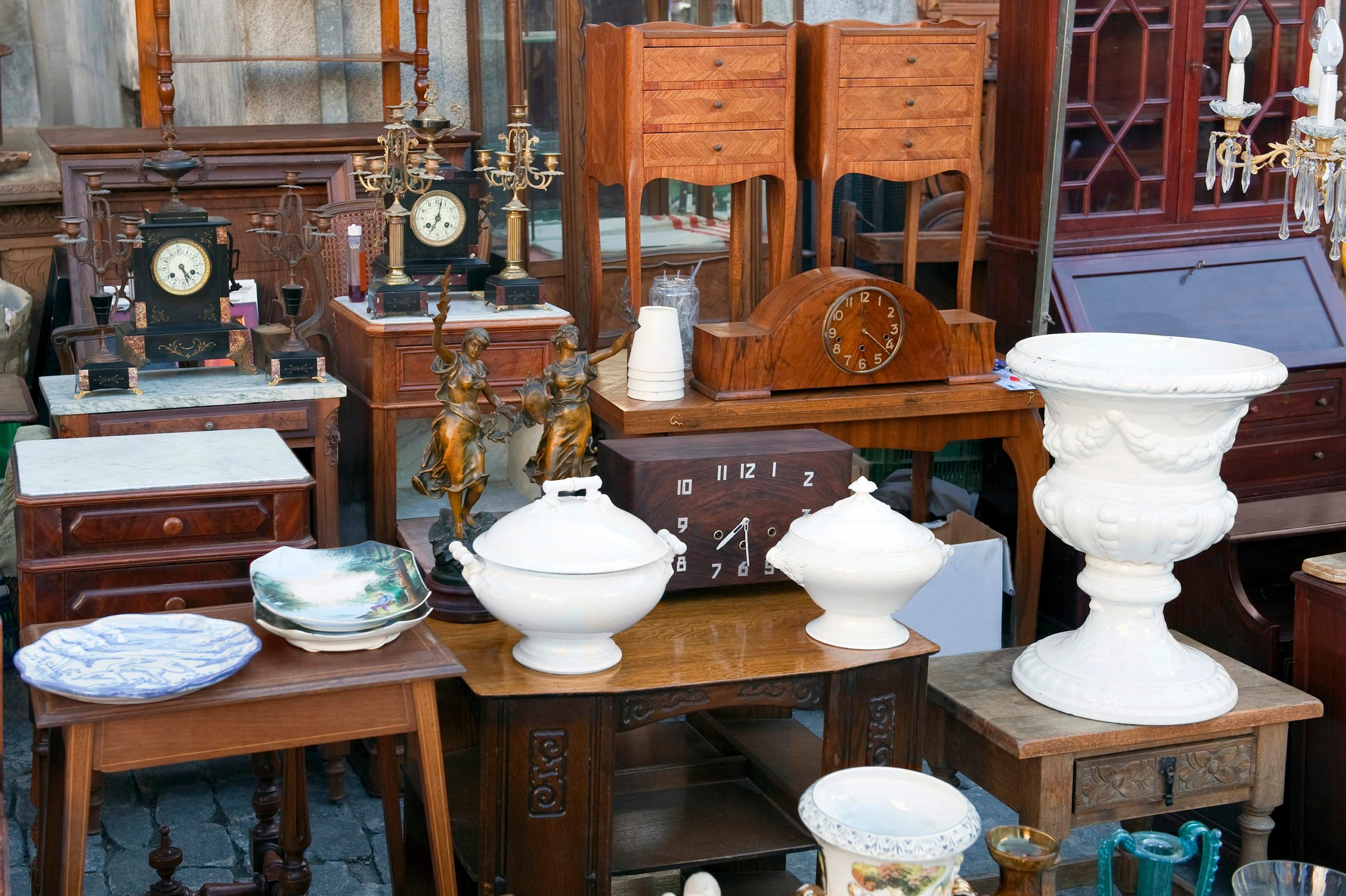 8 Ways To Get Rid of Old Furniture