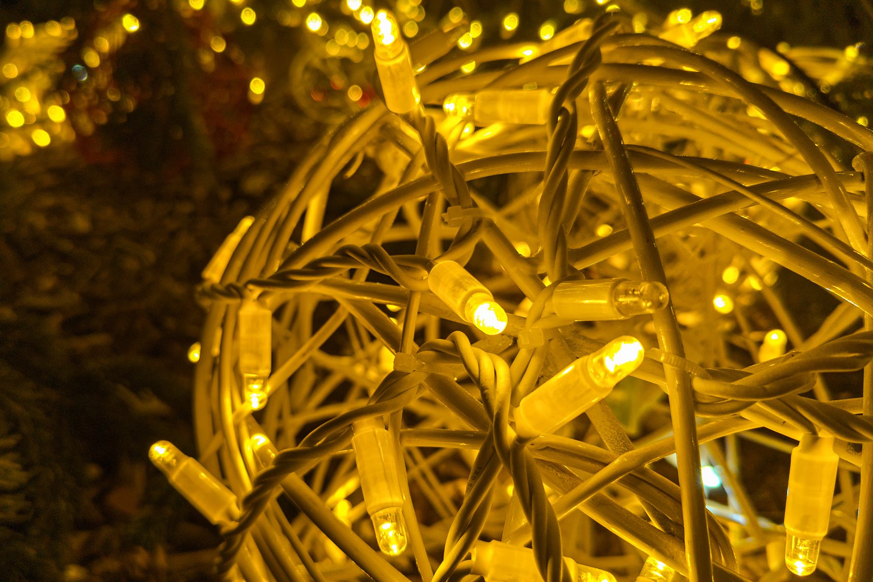 How Much Electricity Will My Holiday Decorations Use Cost Gettyimages 2172168793