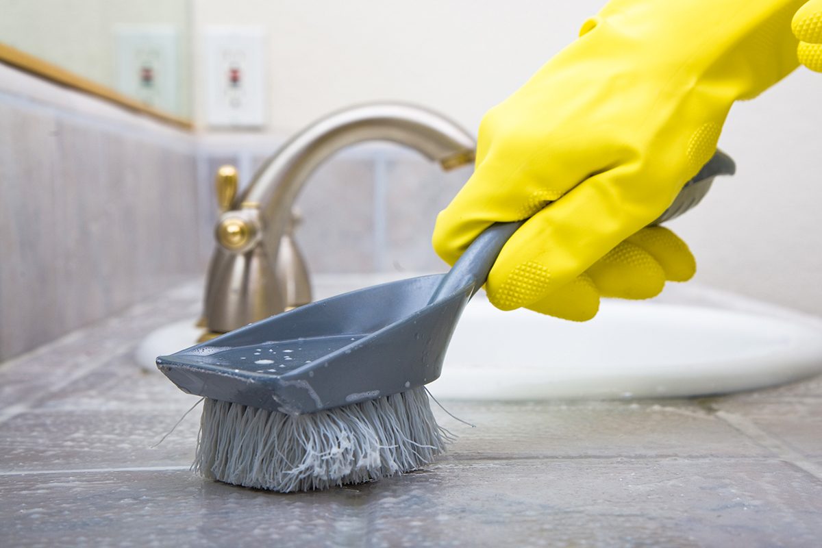 A Simple Recipe For a Homemade Grout Cleaner