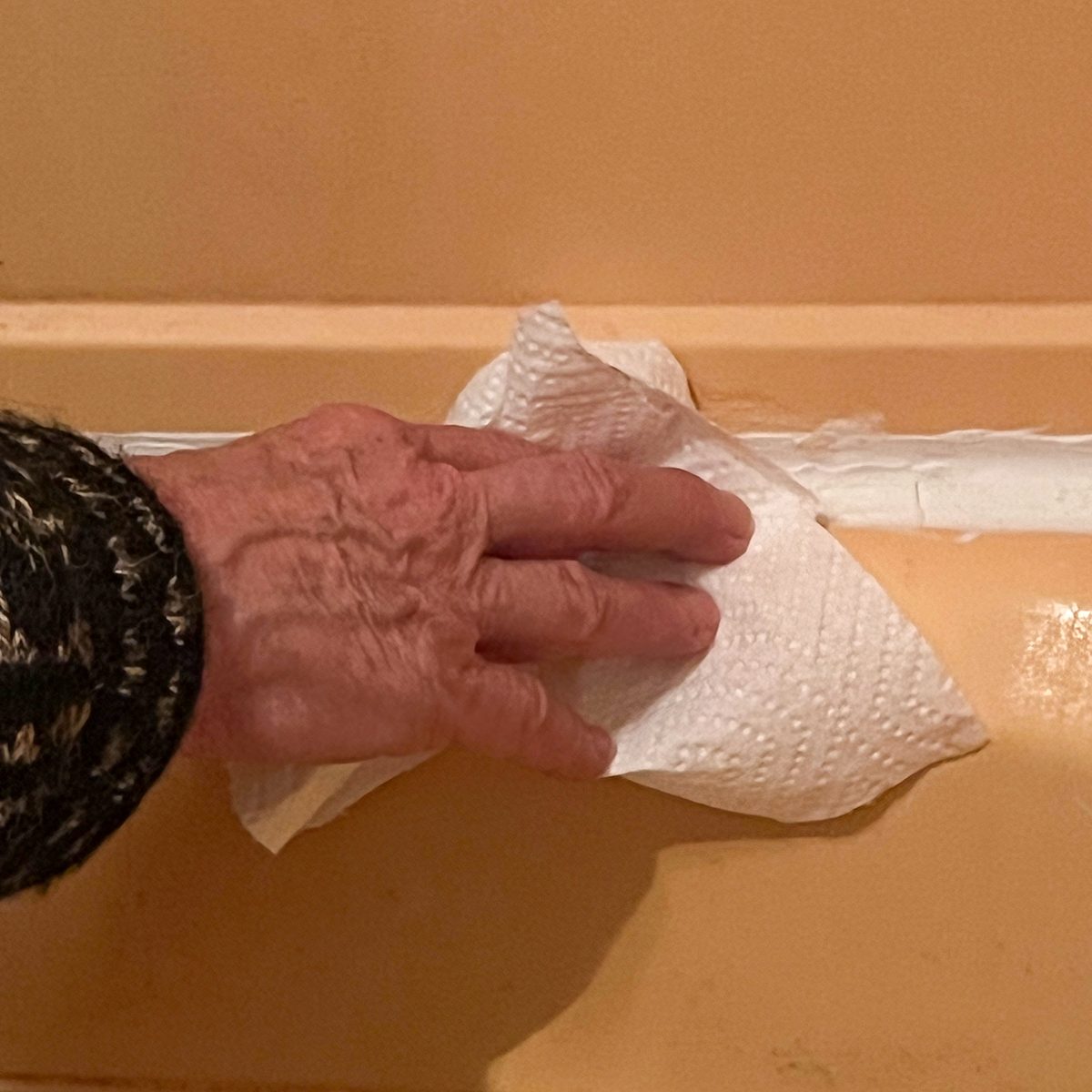 Fhmd25 How To Remove Mold From Shower Caulking Noelle Devoe 04 Ssedit