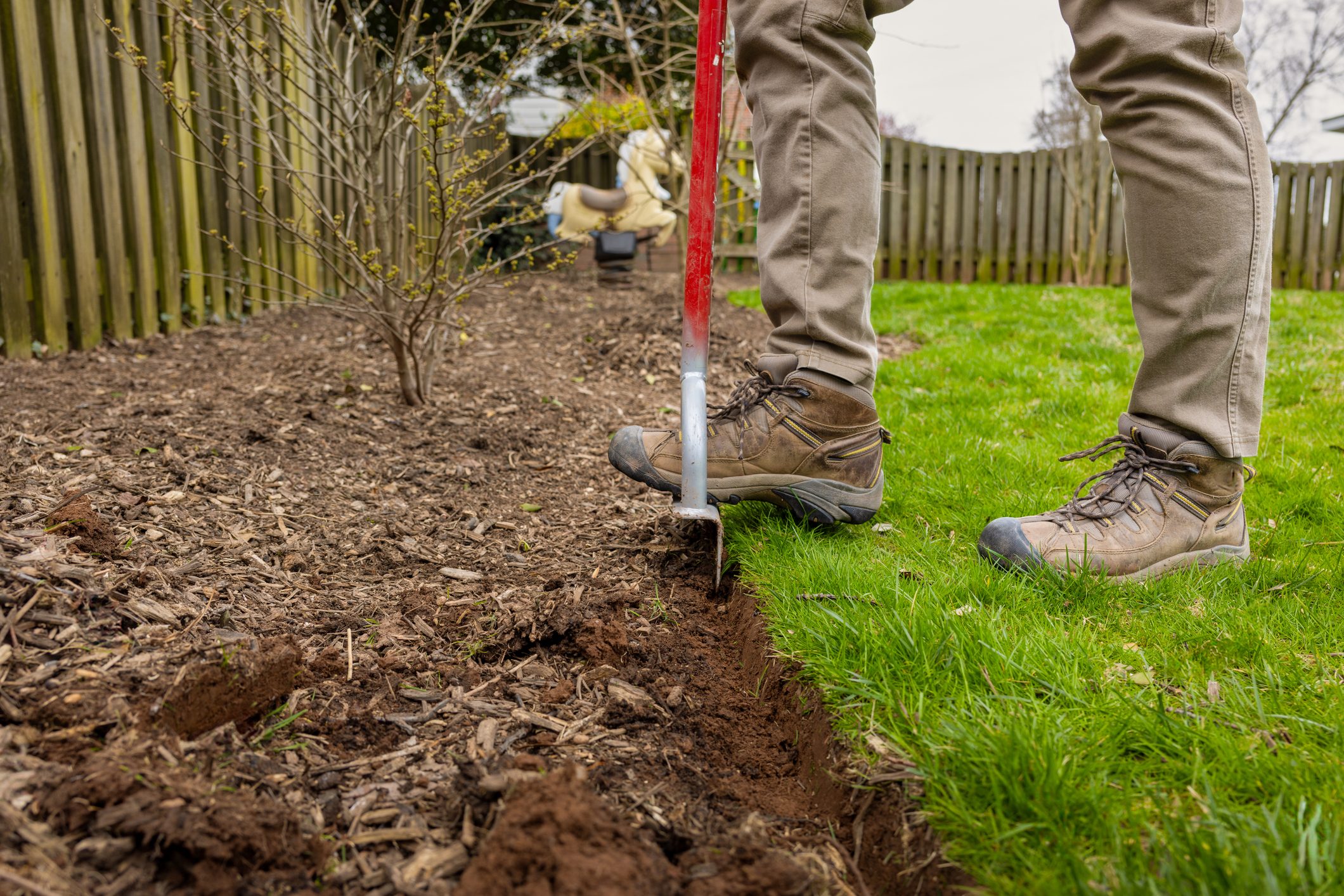 Worker Edging Mulch Bed