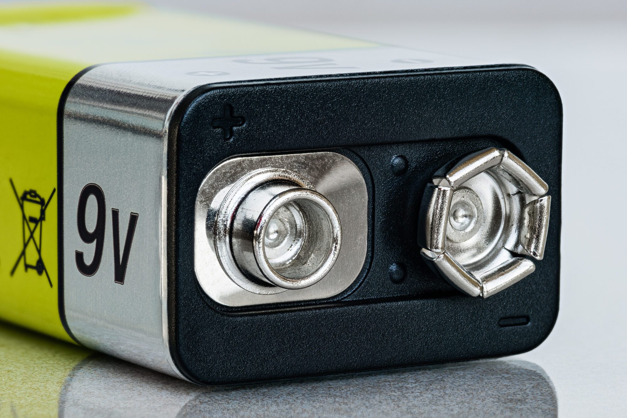 Carbon-zinc (salt) battery 9V type 6F22/9V