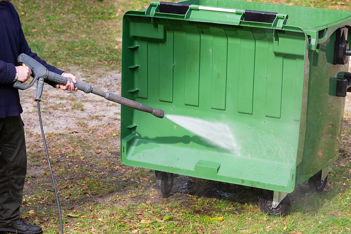 14 Ways To Eliminate Garbage Can Odors Clean It Often Gettyimages 2027818847