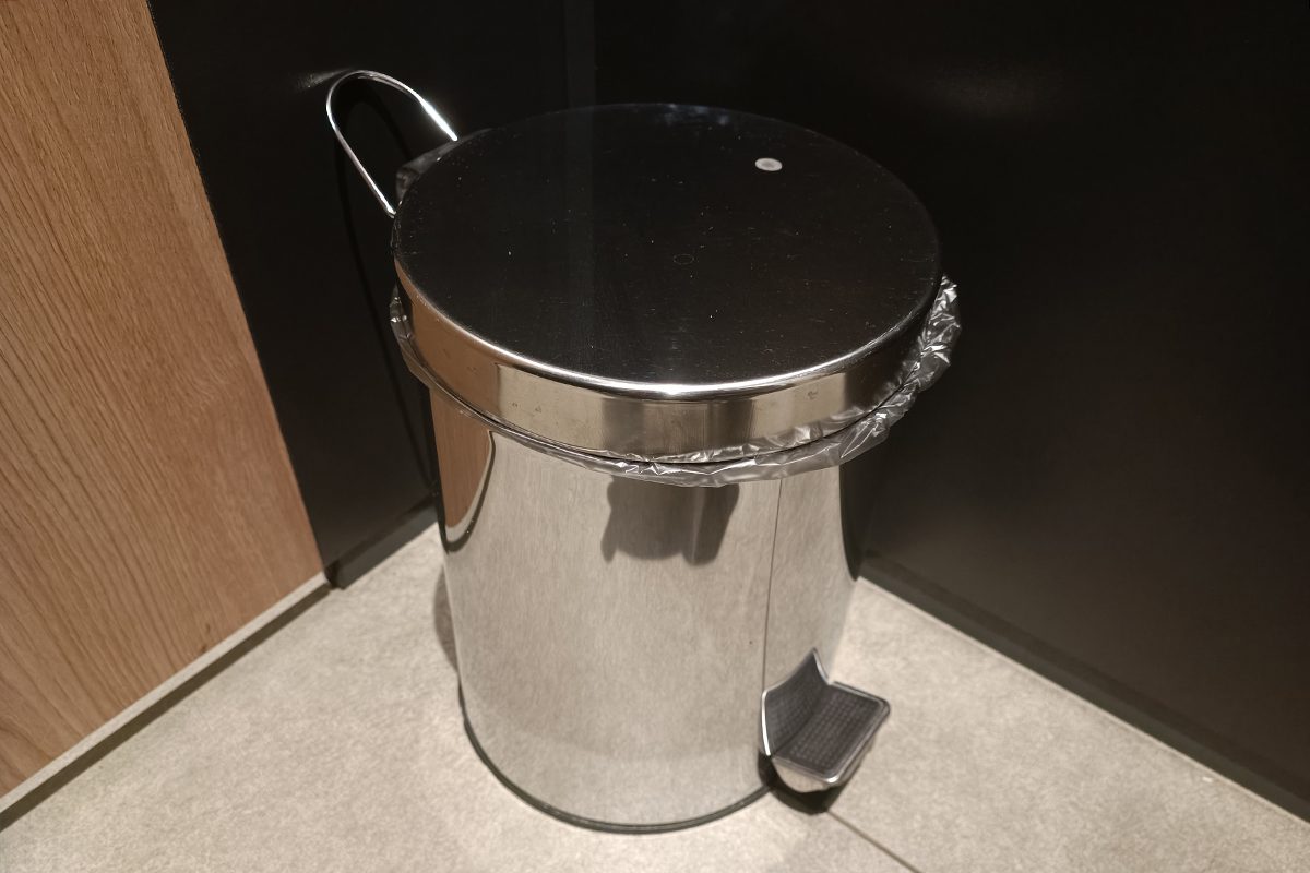 14 Ways To Eliminate Garbage Can Odors Gettyimages 1405279345