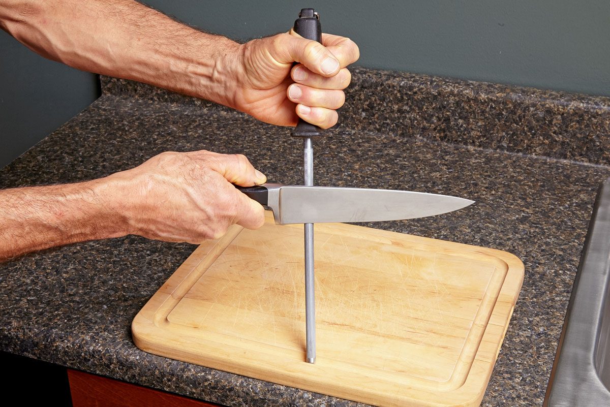 Sharpening Knive with Steels