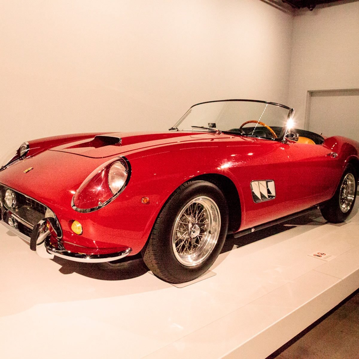 Shutterstock 682829797 Ferrari 2