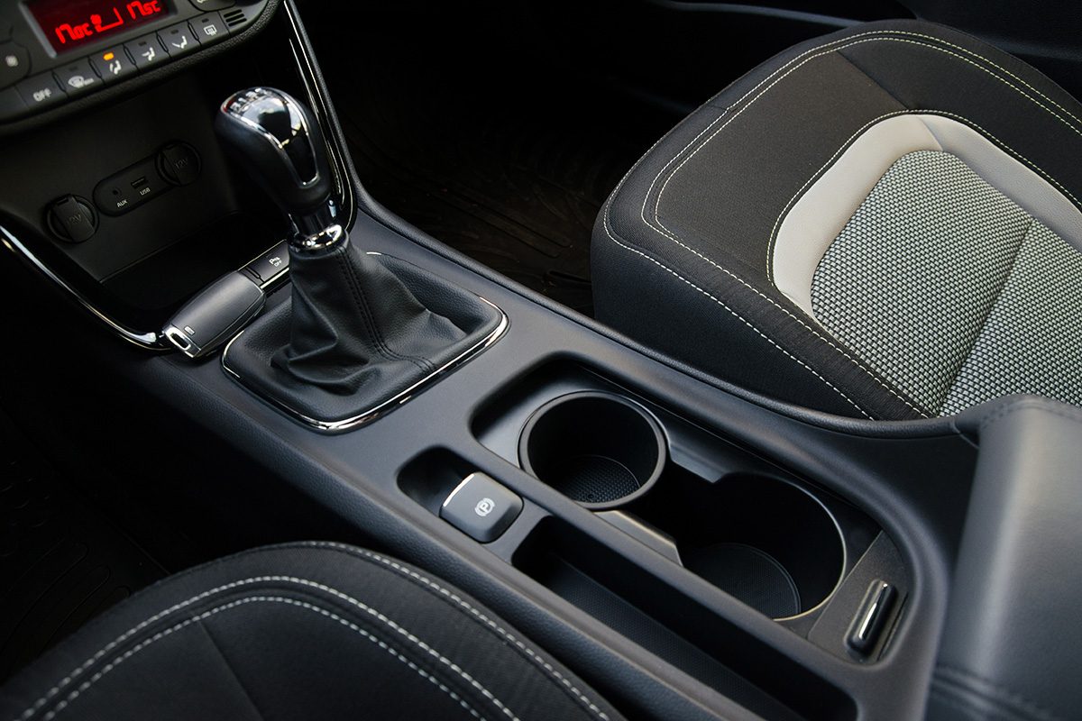 12 Things People Who Always Have Clean Cars Do Gettyimages 2204026800