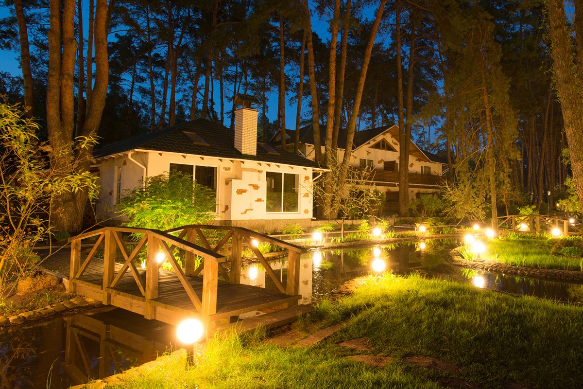 Outdoor Lighting Tips For Stunning & Safe Yards Gettyimages 497231261